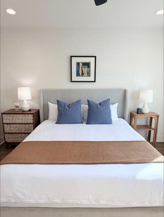 Building Photo - FOR RENT in LAFAYETTE!