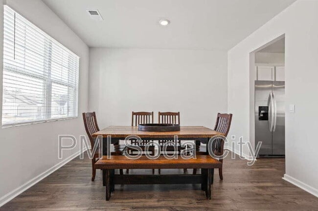 Building Photo - 626 Quartz Ln