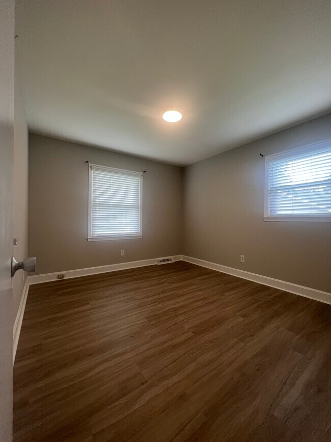 Building Photo - 1715 Bondale Pl