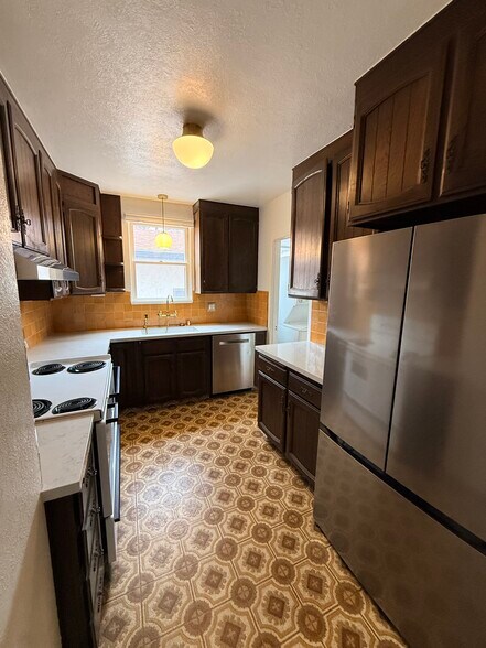 Kitchen - 615 21st St