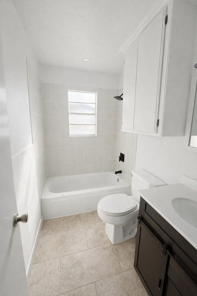 Building Photo - 1415 Holliday