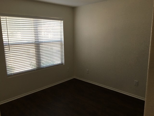 Building Photo - 10533 W Sands Dr