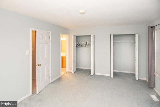 Building Photo - 652 Longwood Rd