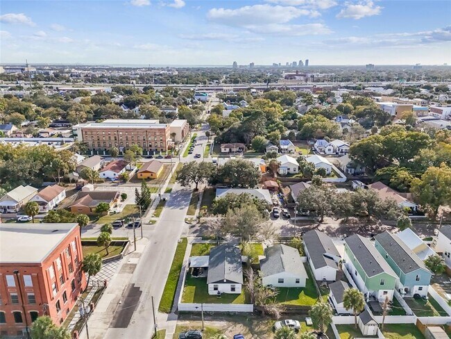 Building Photo - 2101 W Cherry St