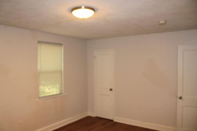 Building Photo - Midtown Rental 2 Bed 1 Bath