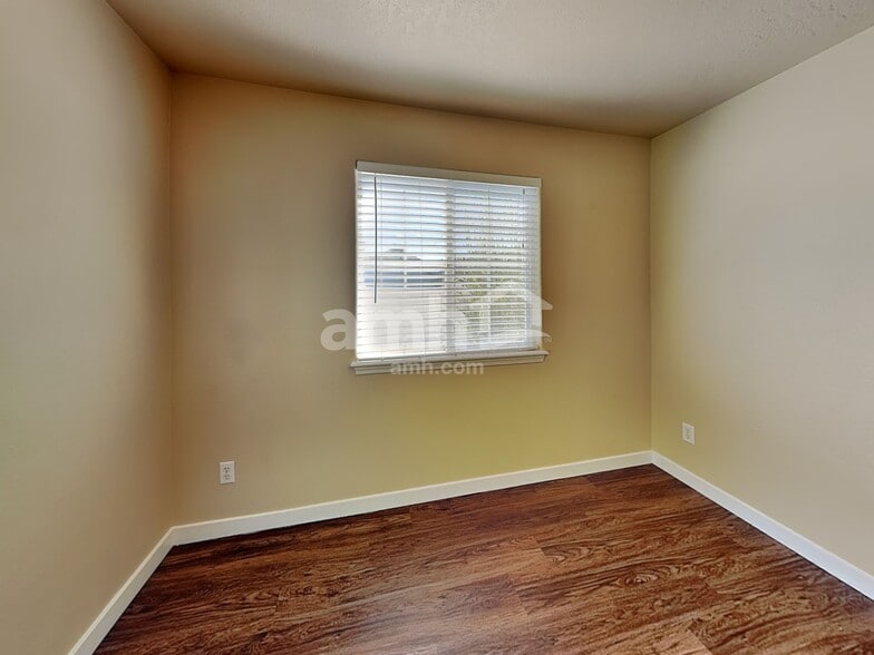 Building Photo - 584 N Nebula Ave