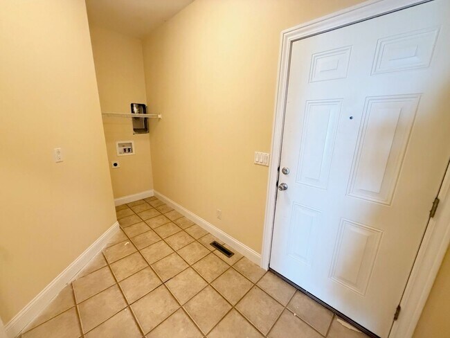 Building Photo - 1513 Stonebluff Ct
