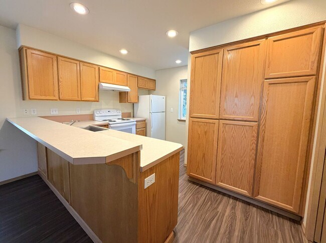 Building Photo - 4854-4866 SW 150th Pl