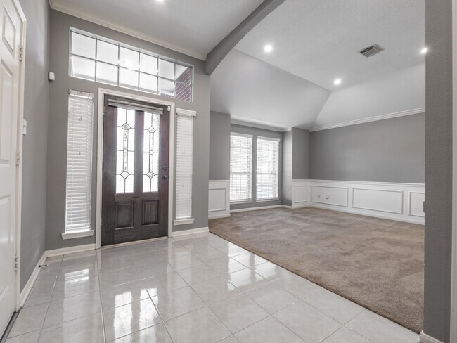 Building Photo - 12807 Village Way Dr