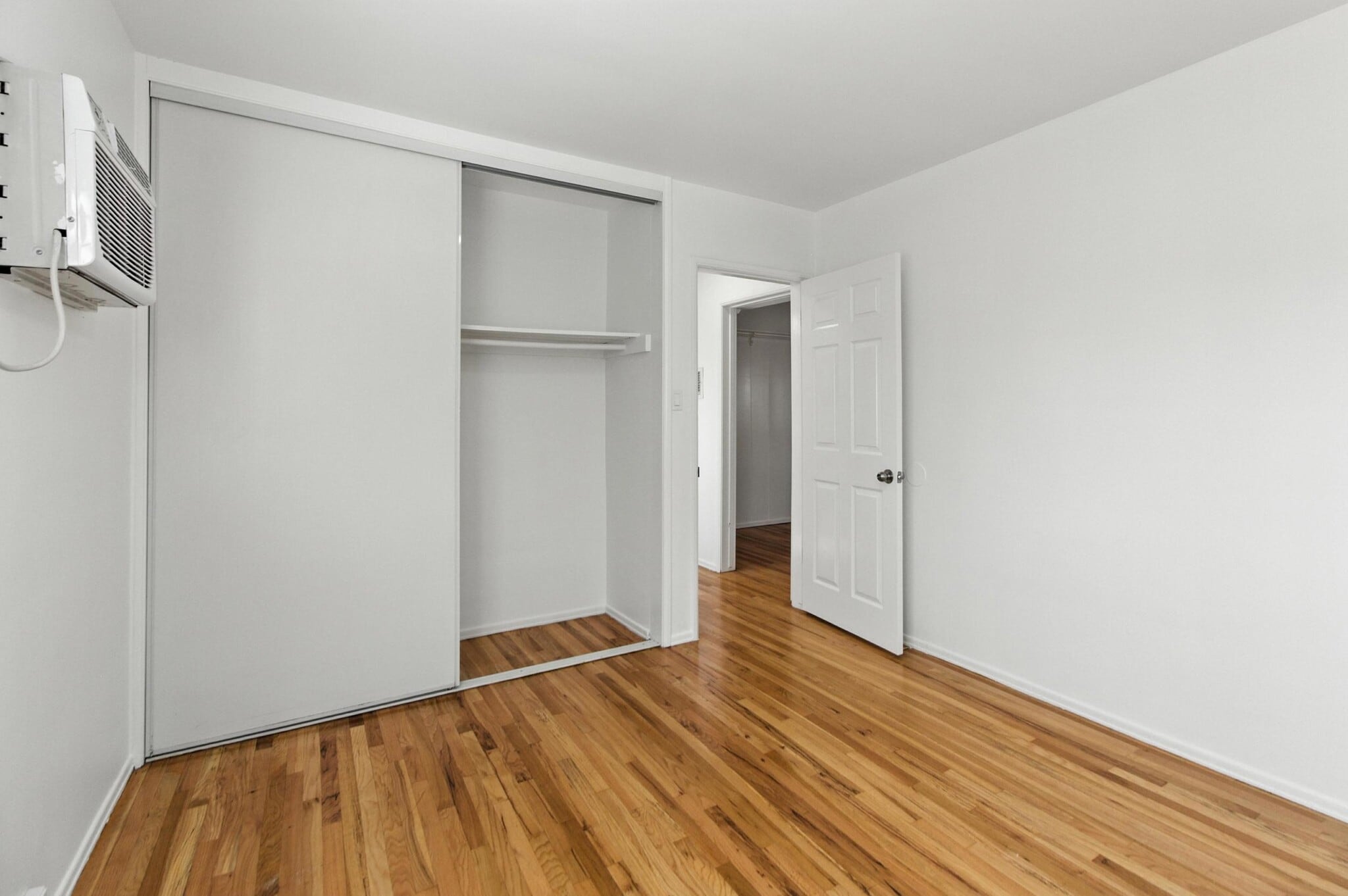 Building Photo - 14205 Moorpark St