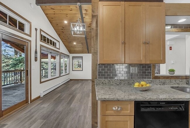 Building Photo - 23 Laurie Ln