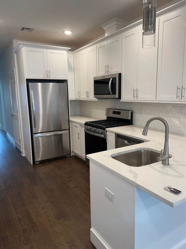 Building Photo - 16 Stevens Ave