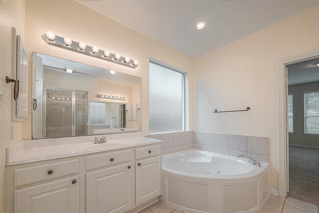 Building Photo - 3218 Twinmont Ln
