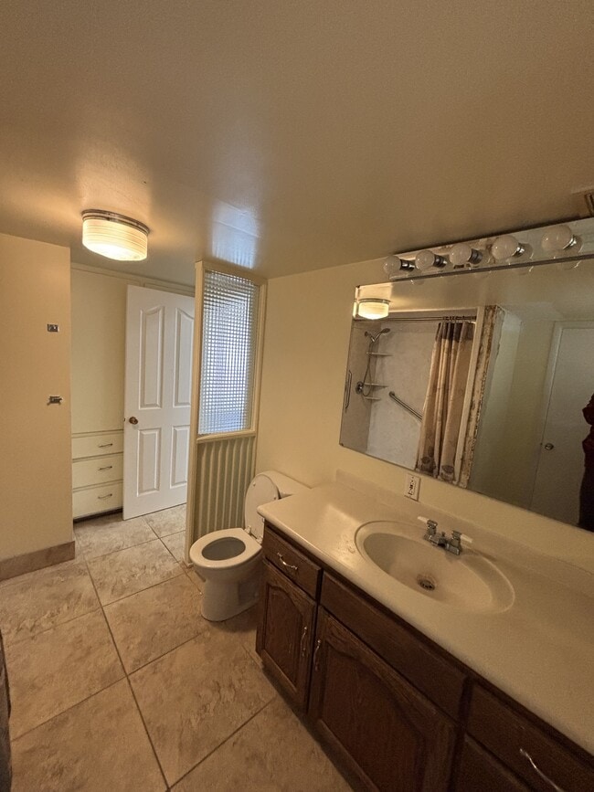 Building Photo - 187 E 5th St