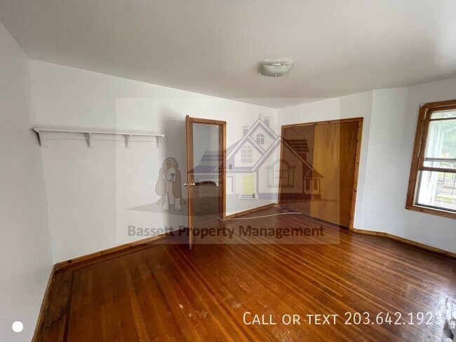 Building Photo - 617 Elm St