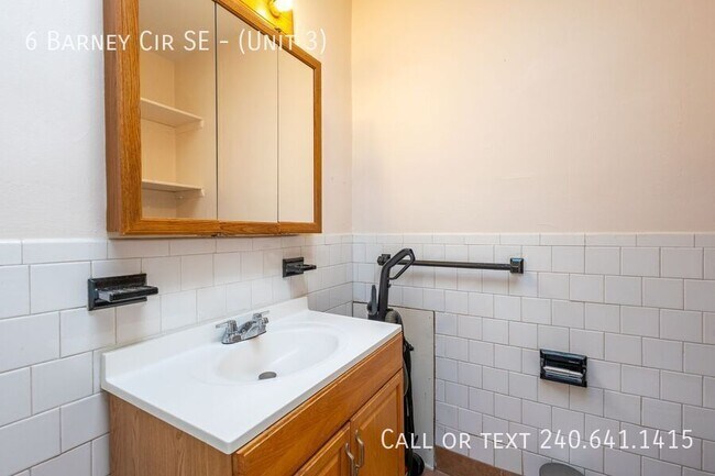 Building Photo - 6 Barney Cir SE