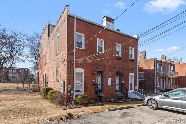 Building Photo - 2005 Lynch St