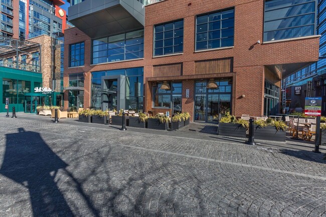 Building Photo - One month free rent with a lease start date on or before February 28th, 2026! 1 bedroom 1 bathroo...