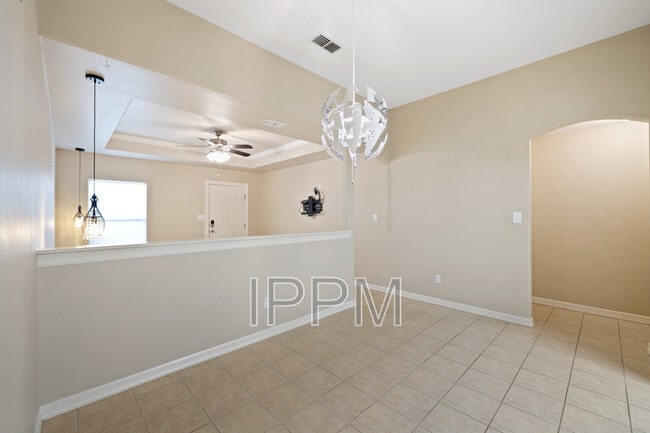 Building Photo - 1825 Treasure Oaks Dr