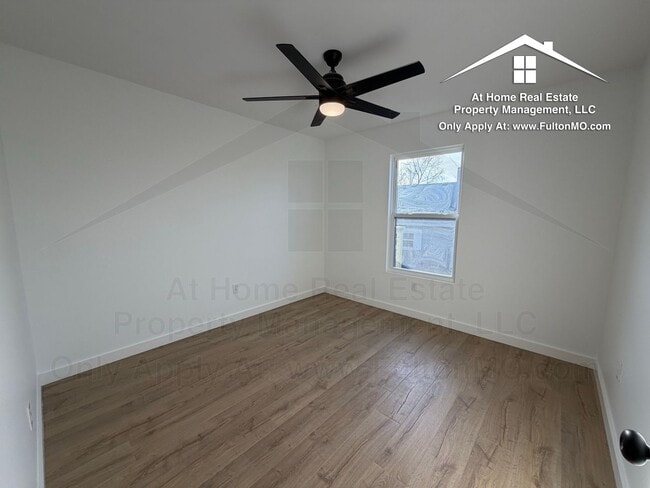 Building Photo - 508 E 8th St