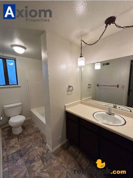 Building Photo - 1534 Bench Rd