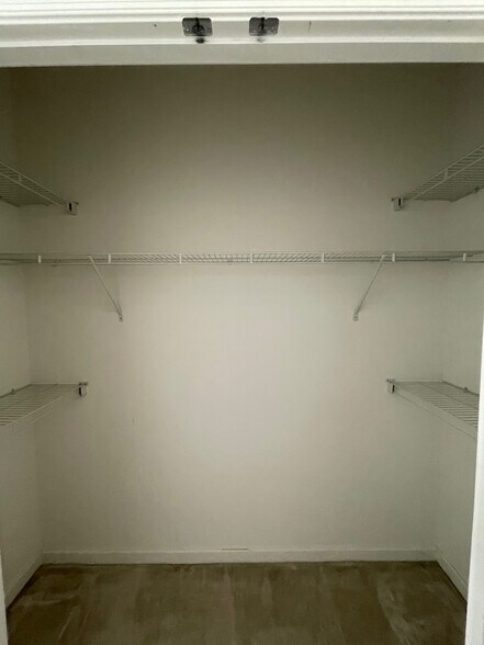 Walk in Closet - 6506 America Blvd