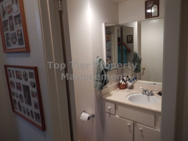 Building Photo - ****Beautiful 2 bed/2 bath Townhouse in Carlsbad - Great Location - Available 06/21****