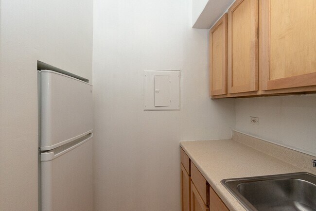 Building Photo - 539 W Arlington Pl