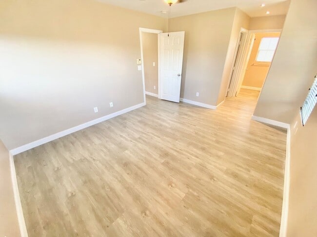 Building Photo - STUNNING 2 STORY HOME 3 BEDROOM 2.5 BATH W/ ONE CAR GARAGE IN A GATED COMMUNITY!
