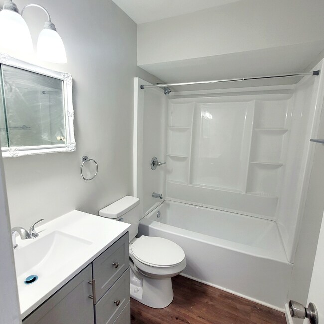 Building Photo - 1252 Gatewood Rd