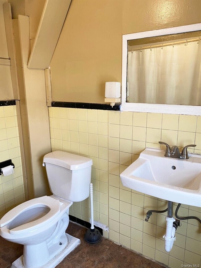 Building Photo - 15 Woodcrest Ave