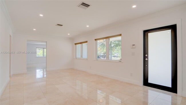 Building Photo - 500 SW 51st Ct