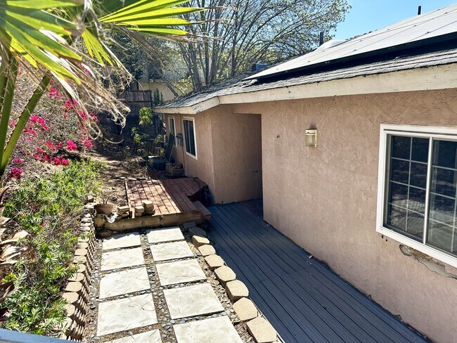 Building Photo - 9423 Eucalyptus St