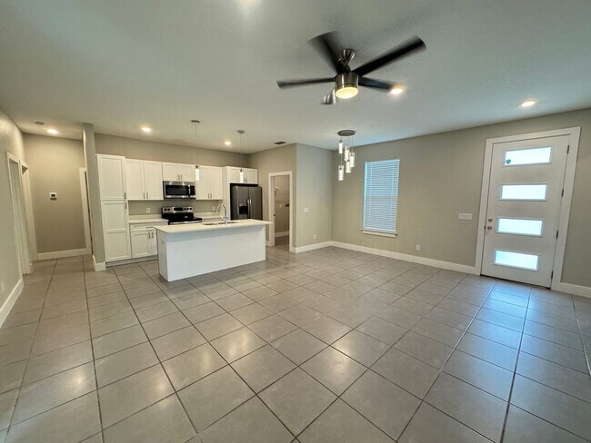 Building Photo - BEAUTIFUL Home 4 Bedroom, 2 Bathroom in Po...