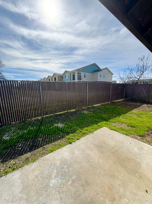 Building Photo - MA348