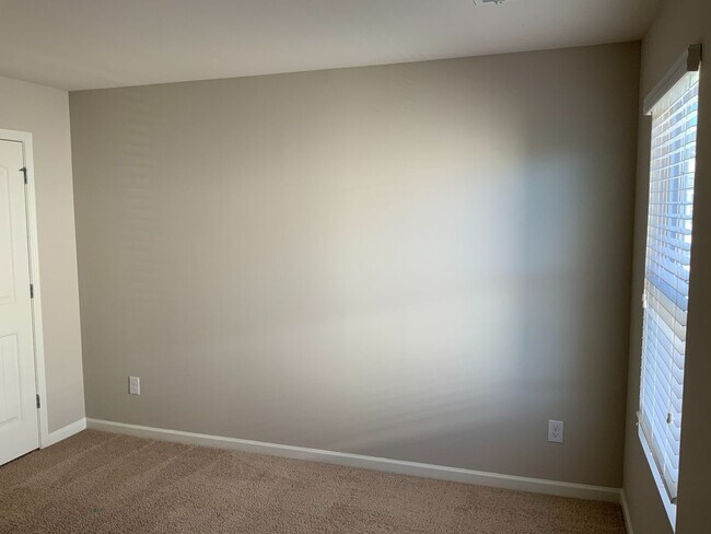 Building Photo - Chelsea Reserve  4 BR / 2.5 Ba / 2 family Room / 2 stories