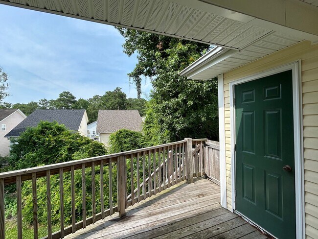 Building Photo - 2BR Condo in Holton Place – Pool, Porch, a...