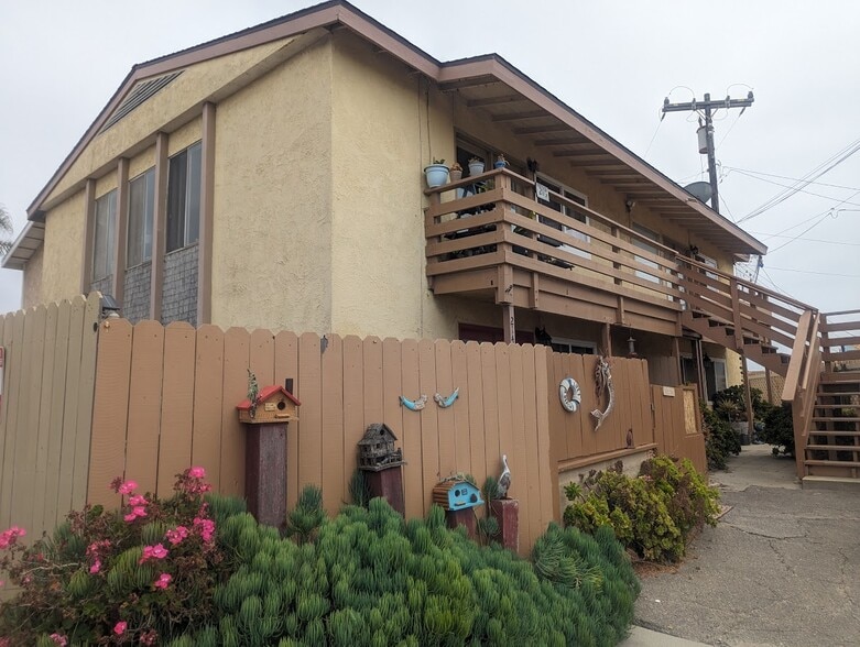 Building Photo - 216 Melrose Dr