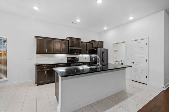 Building Photo - Gorgeous Home in Bentonville!