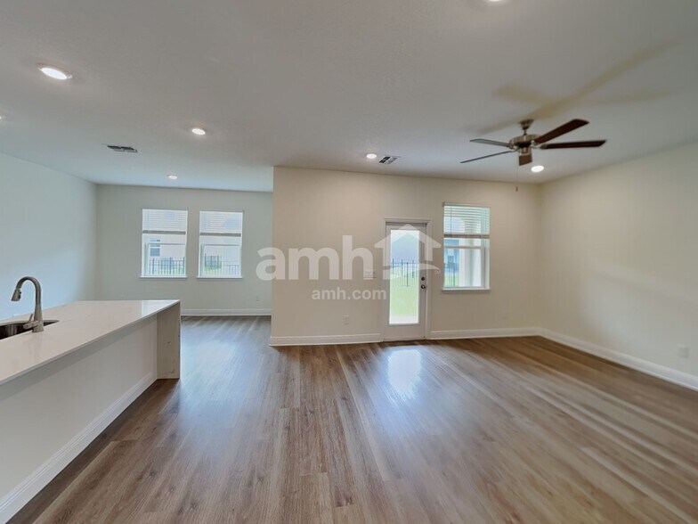 Building Photo - 5992 Pinewood Ests Dr