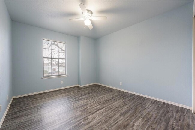 Building Photo - 102 Presidio Dr