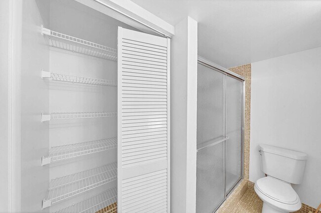 Building Photo - 2049 Hythe A