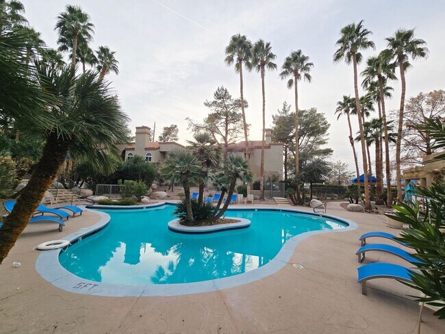 Building Photo - Bright & Furnished 2-Bedroom, 2-Bath Condo with Poolside Views