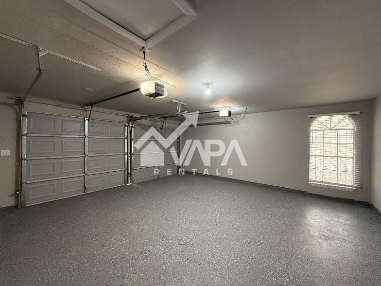 Building Photo - 8007 Lake Forest Dr