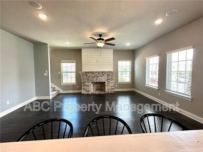 Building Photo - 3819 W Maclura Way