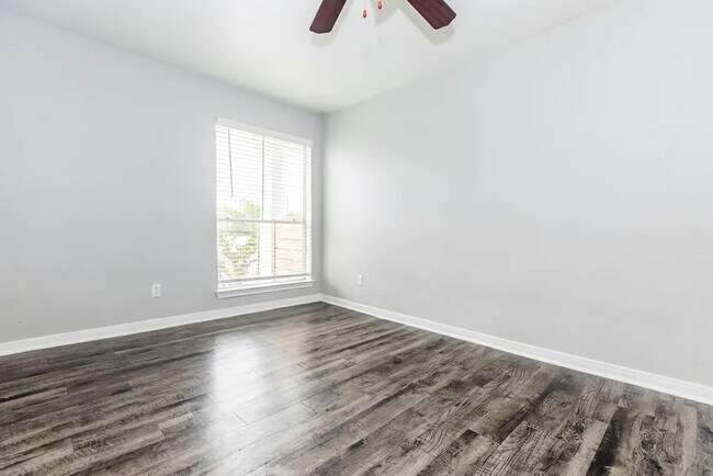 Building Photo - 4400 Memorial Dr