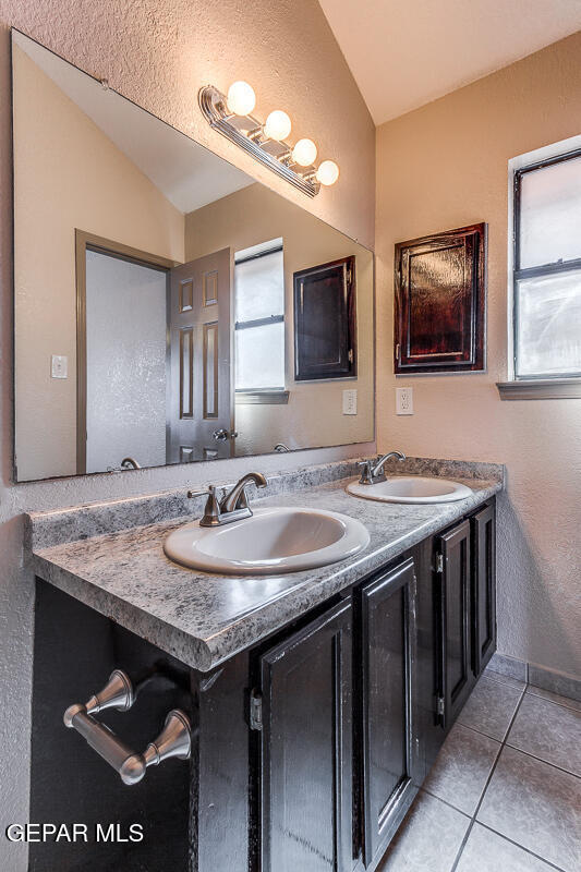 Building Photo - 4517 Loma De Cobre Dr