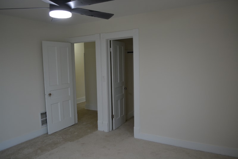 Building Photo - 330 E Main St