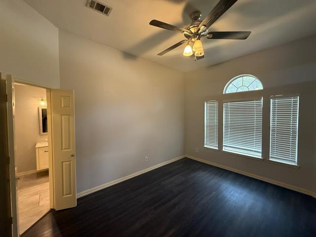 Building Photo - 1126 Holly Dr