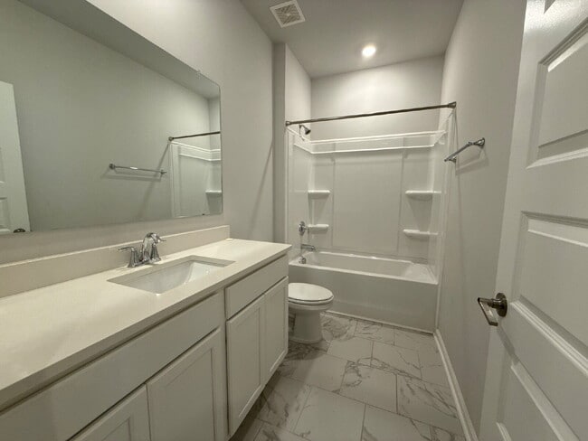 Building Photo - 280 Shangrila Wy